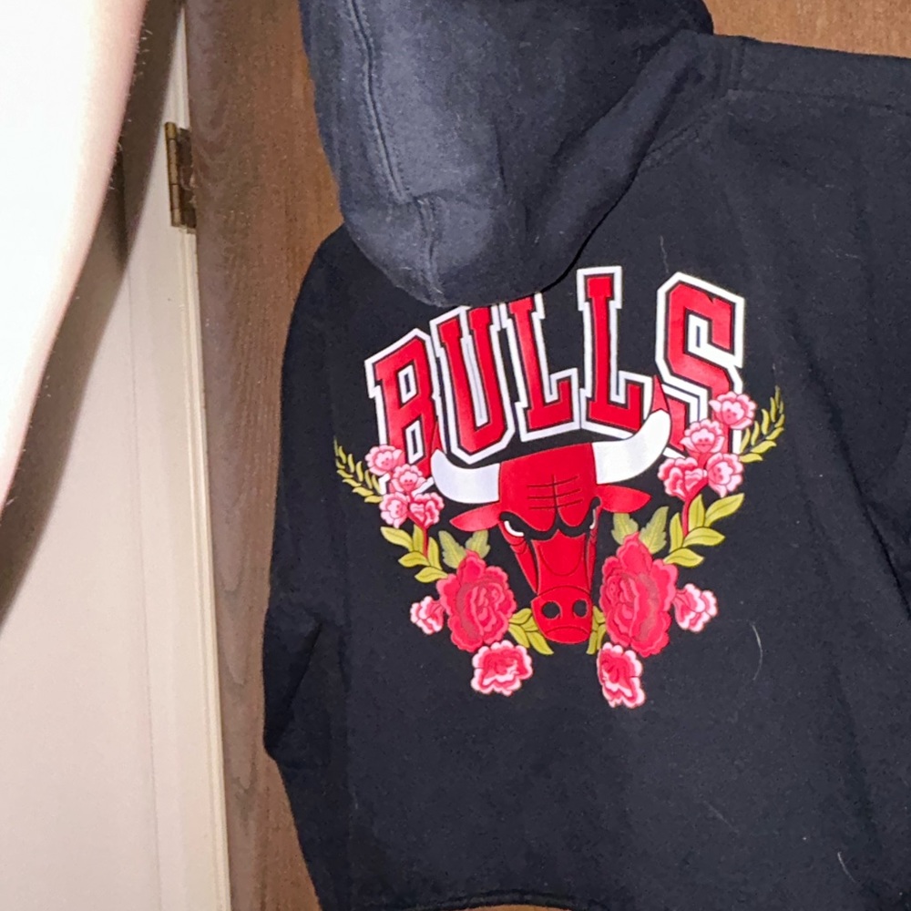 Black bulls cropped hoodie